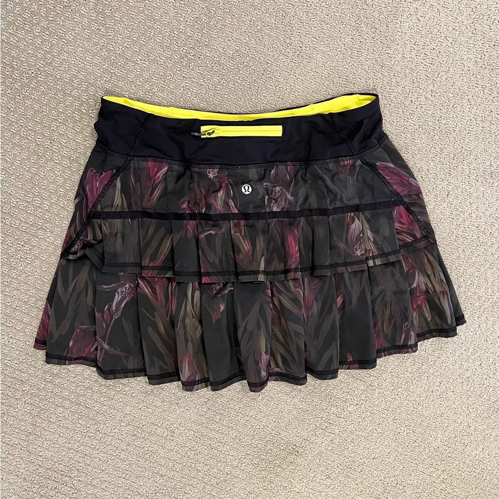 Lululemon Athletica skirt, size 8 tall